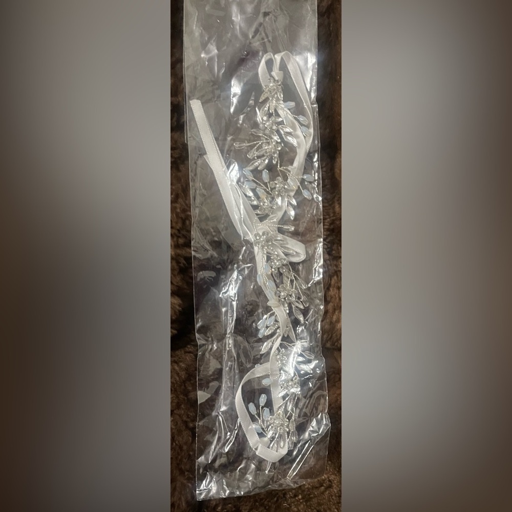 2 Wedding Hair Accessories Gorgeous Leaf headband and Comb for Brides, Vine Comb - Picture 4 of 10